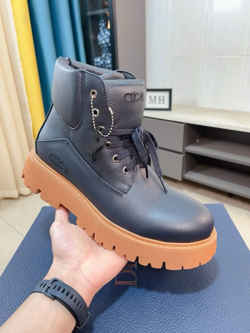 Men's shoes 💰600🌹🌹[Dior] Dior's new high-top imported cowhide ➕ cowhide lining, designed by European and American masters, perfect shape to create counter quality, solid color raw and wear-resistant outsole, original quality, unique and beautiful design, super versatile and very comfortable. High-end without losing taste, fashionable, cold-proof and warm! Absolute focus 39-44 size 38 45 customized